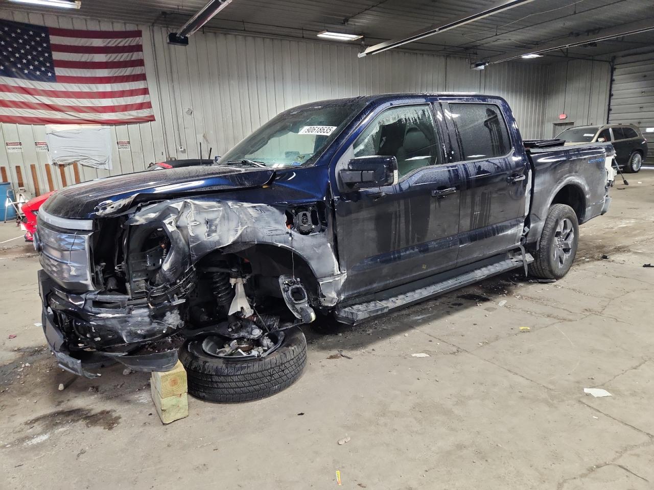 FORD F-150 LIGHTNING LARIAT