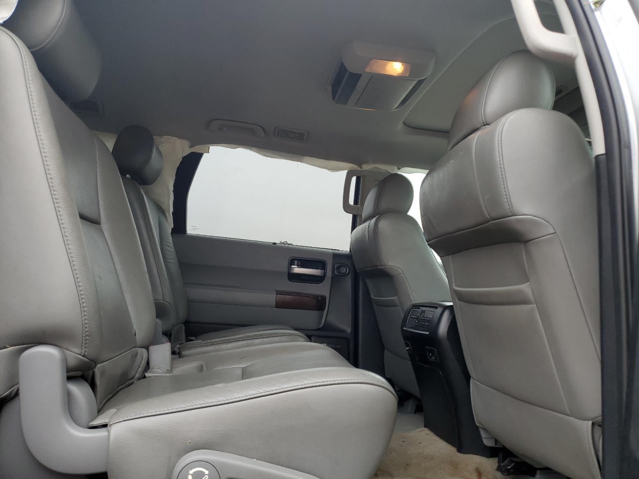TOYOTA SEQUOIA PLATINUM