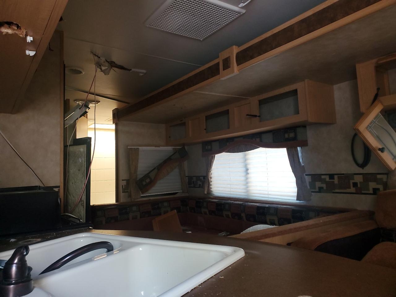 Lot #3302869899 2010 KZ CONNECT