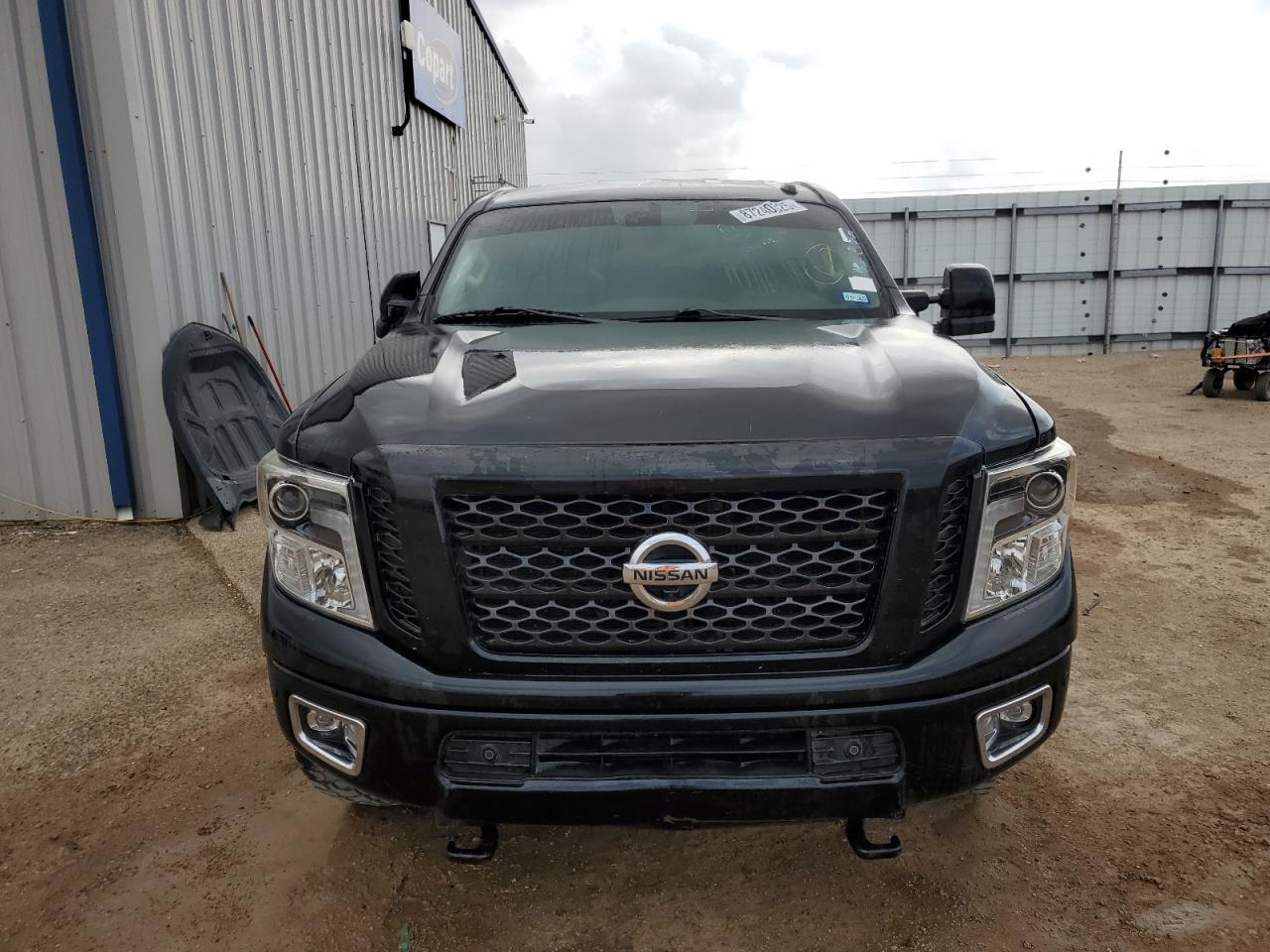 NISSAN TITAN SL