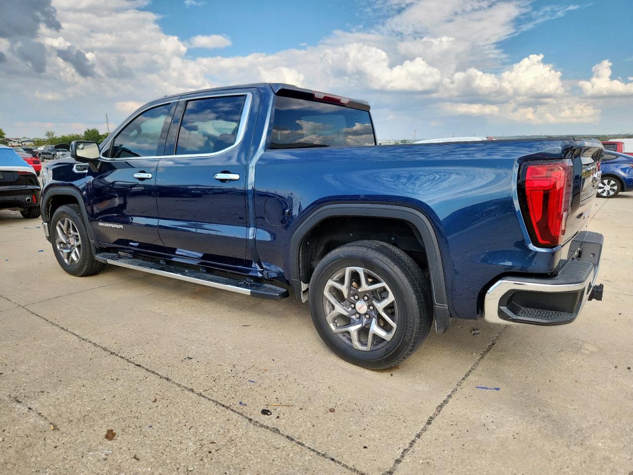 GMC SIERRA C1500 SLT