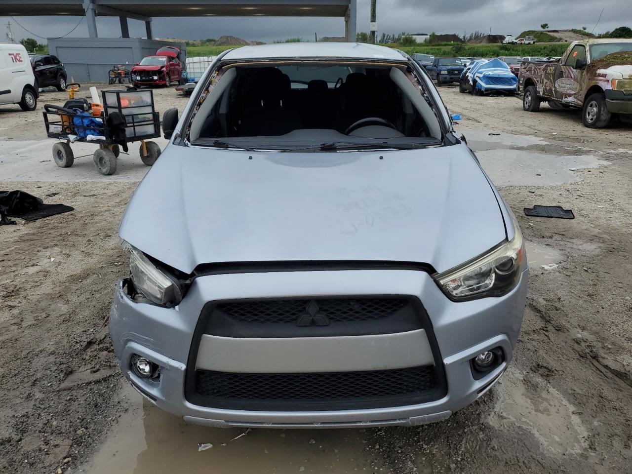 MITSUBISHI OUTLANDER SE