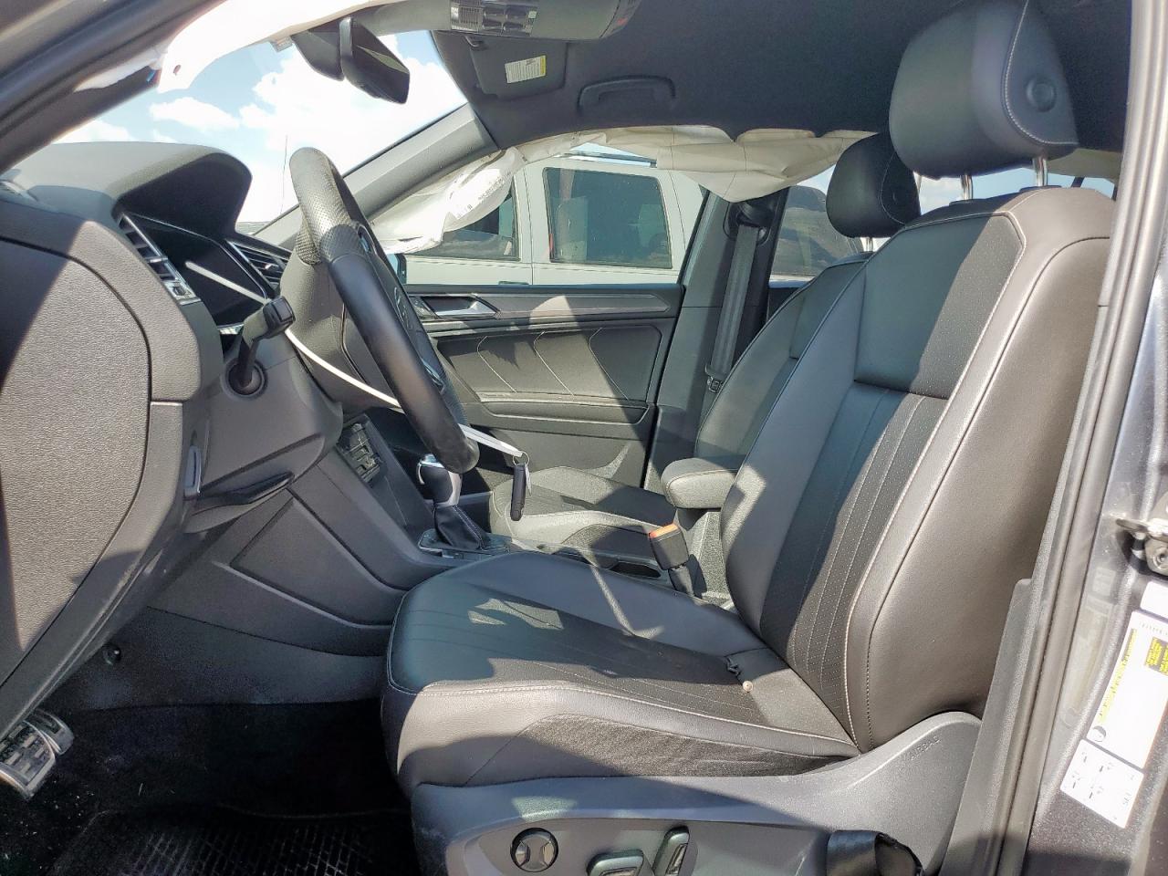 VOLKSWAGEN TIGUAN SE R-LINE BLACK