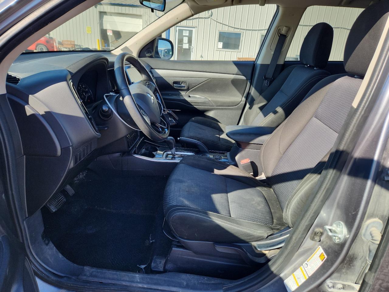 MITSUBISHI OUTLANDER SE