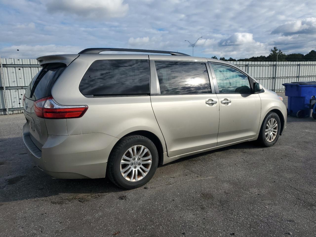 TOYOTA SIENNA XLE