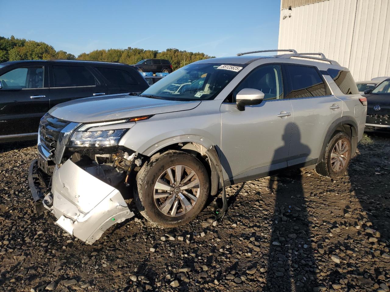  Salvage Nissan Pathfinder