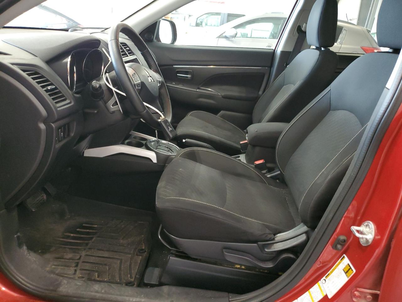 MITSUBISHI OUTLANDER SE