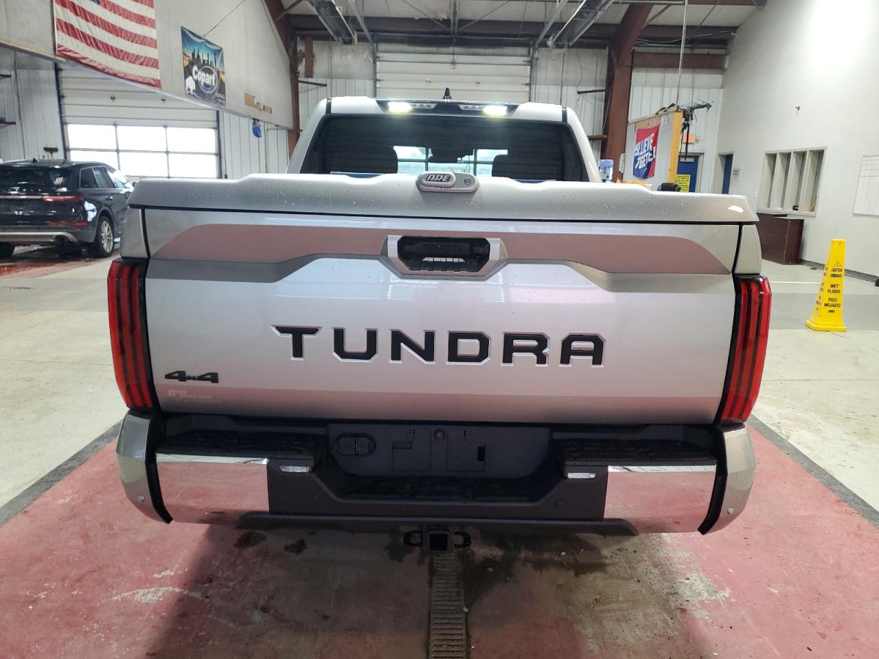 TOYOTA TUNDRA CREWMAX SR