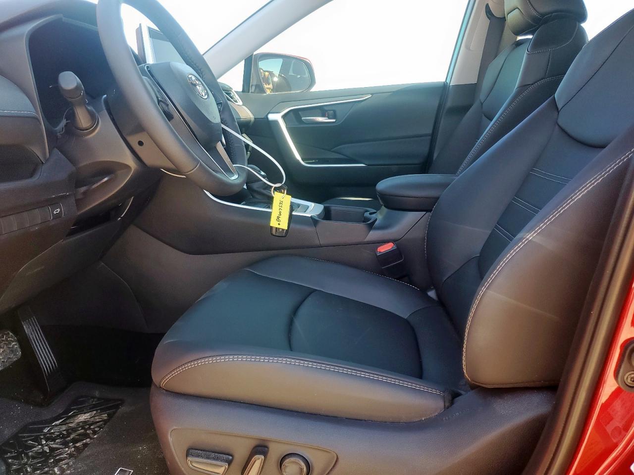 TOYOTA RAV4 XLE PREMIUM