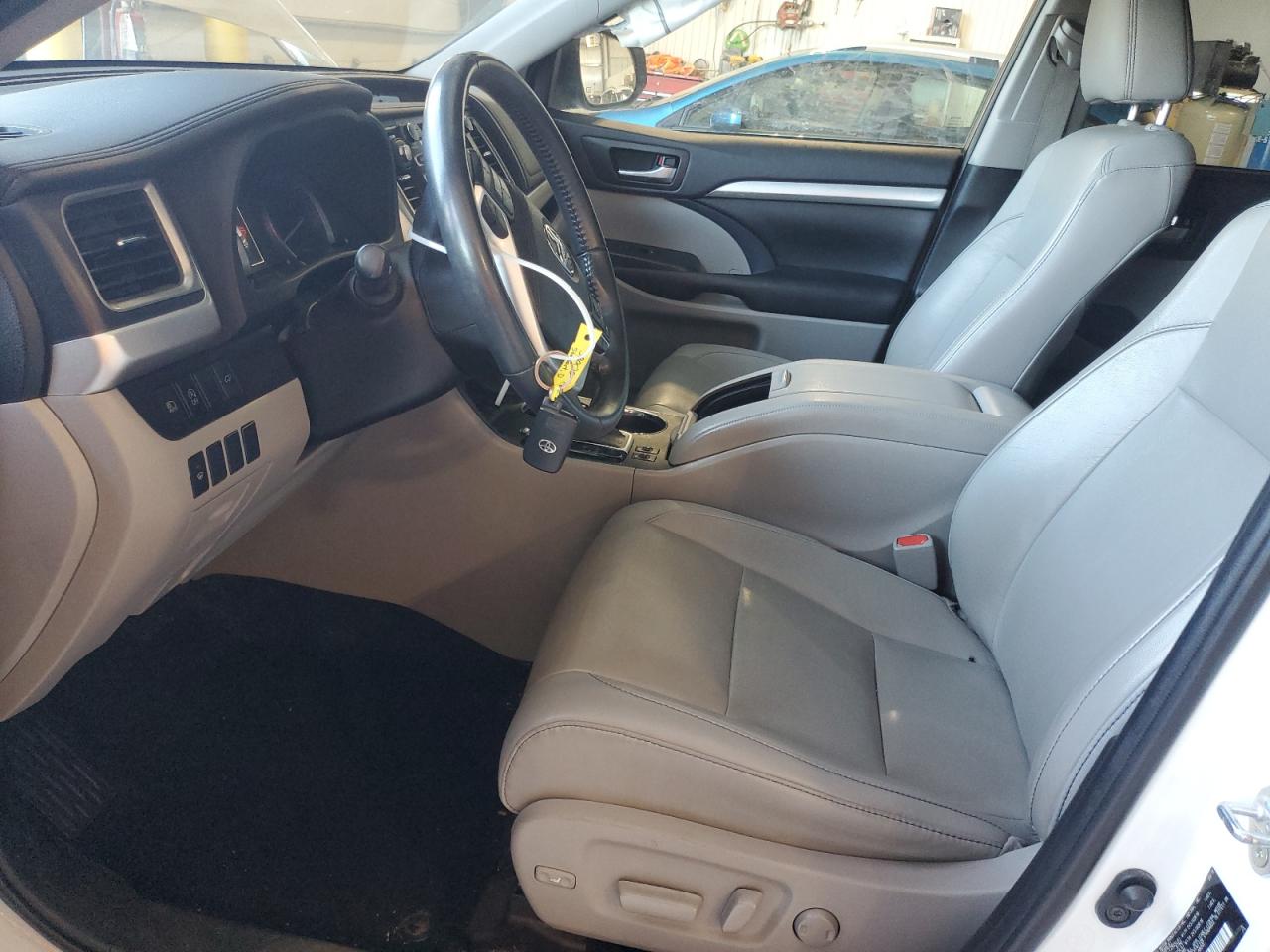 TOYOTA HIGHLANDER SE