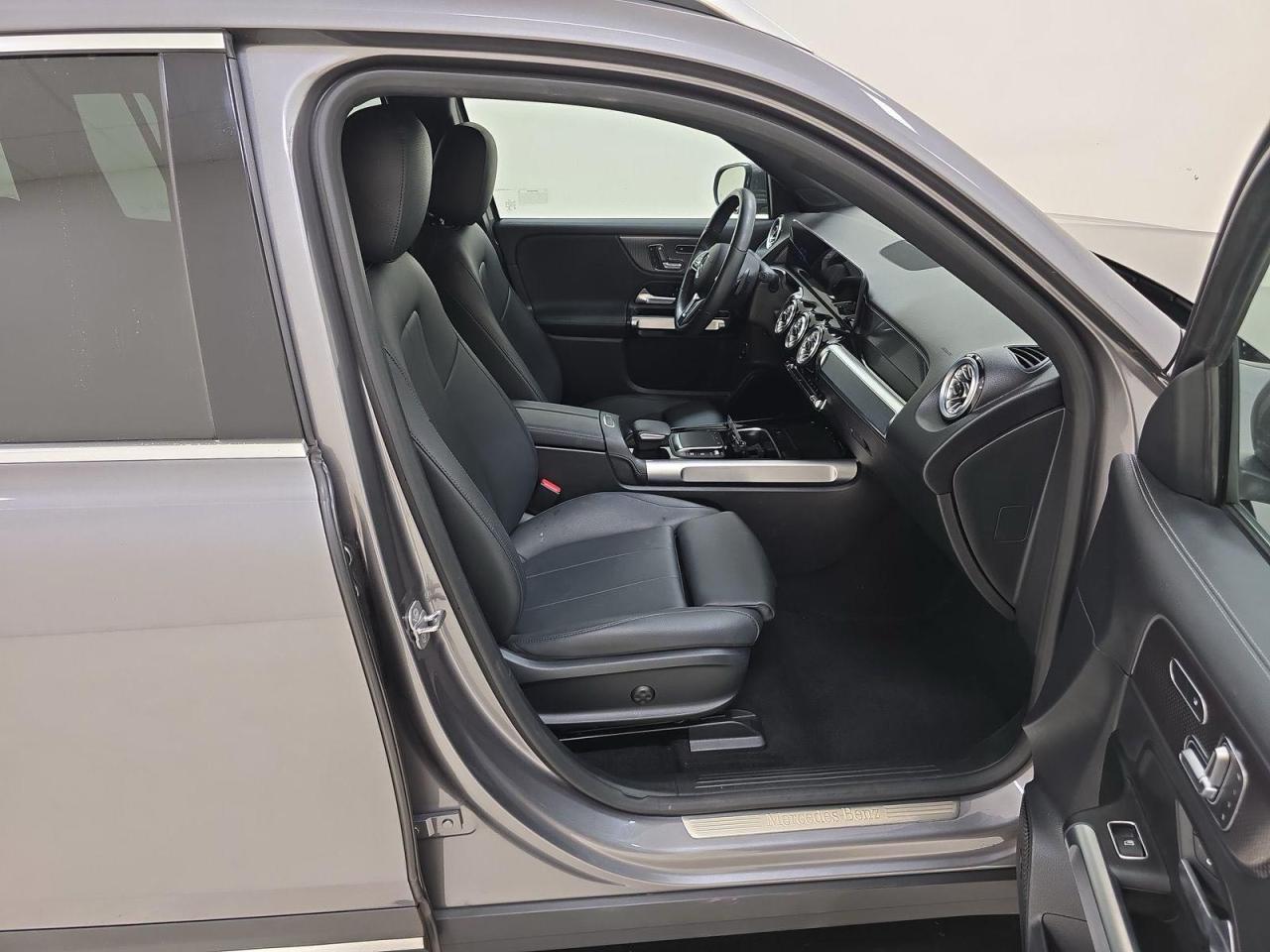 MERCEDES-BENZ EQB 300 4MATIC