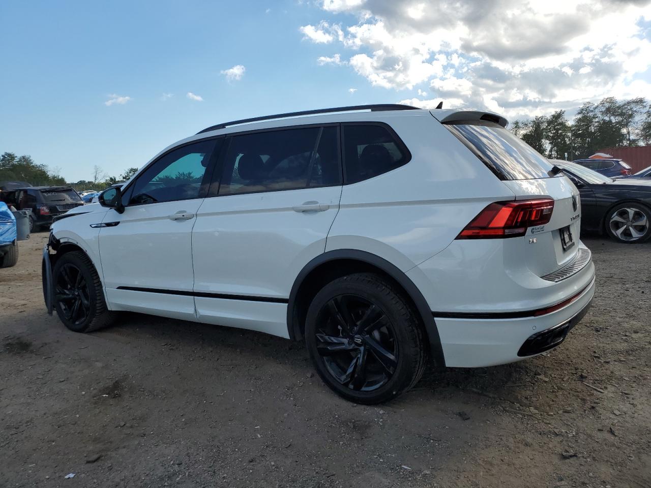 VOLKSWAGEN TIGUAN SE R-LINE BLACK