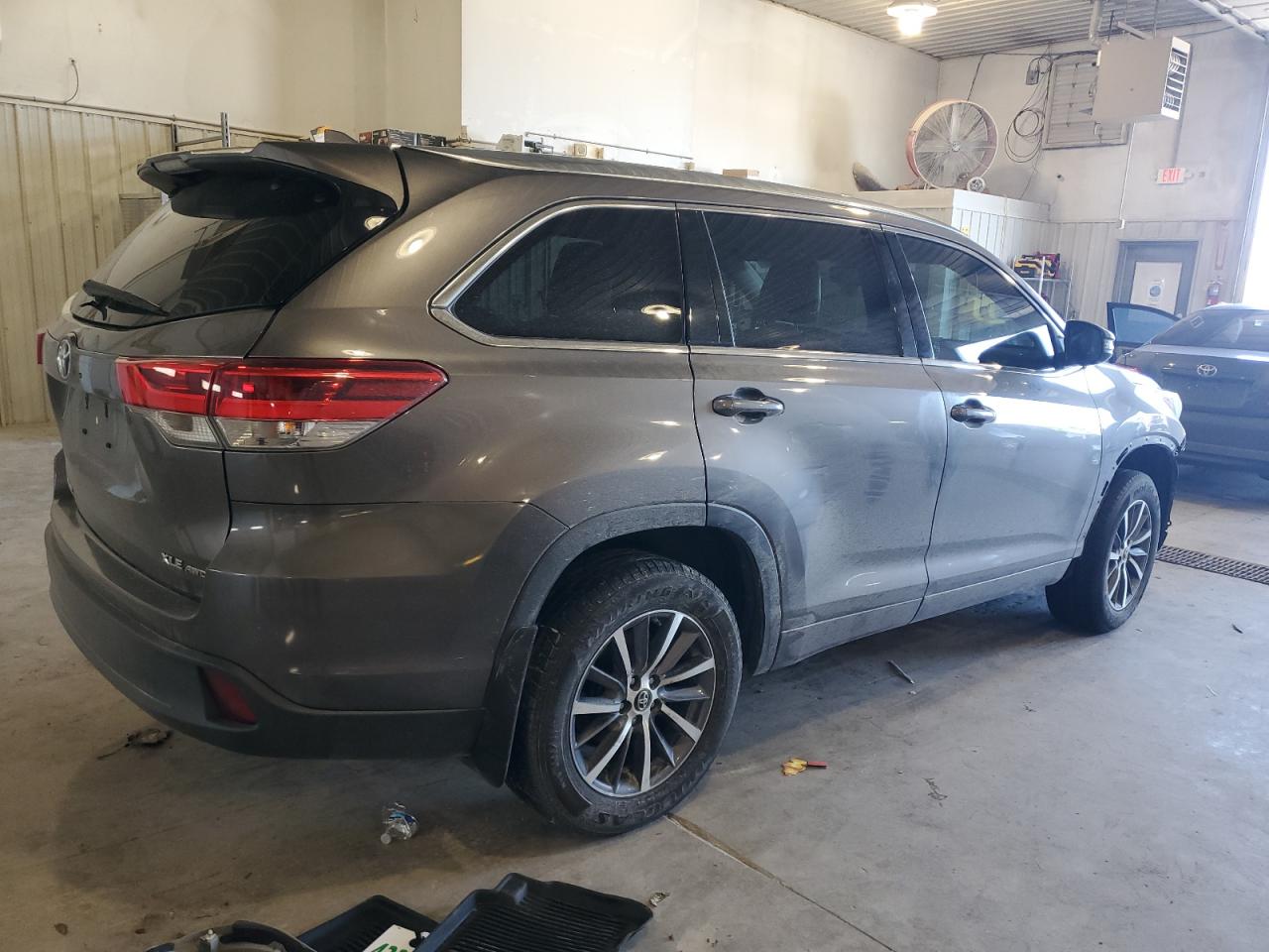 TOYOTA HIGHLANDER SE