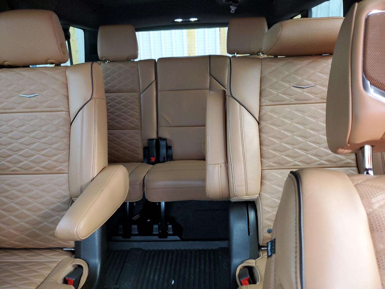 CADILLAC ESCALADE ESV PREMIUM LUXURY