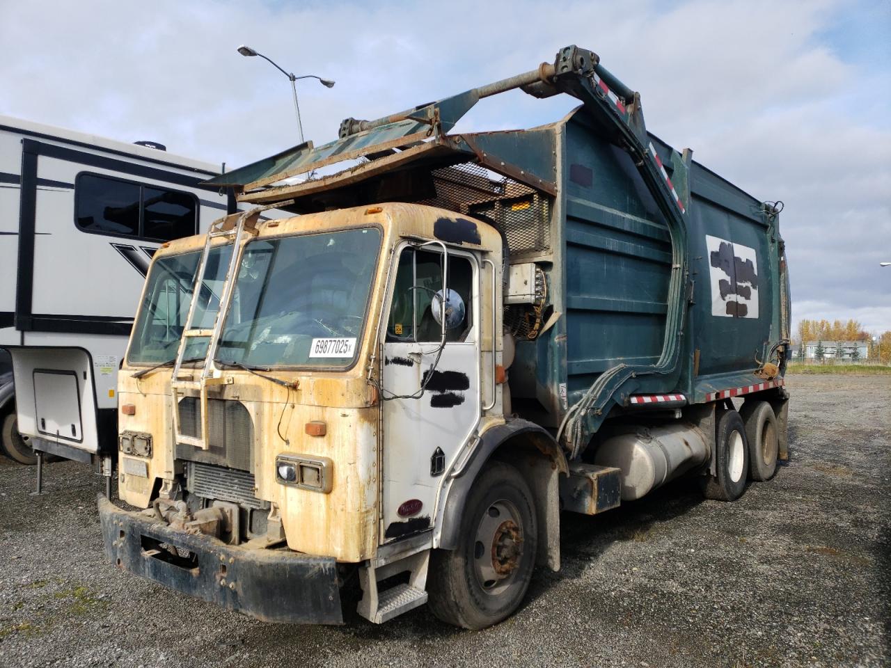 Lot #3292697596 2009 PETERBILT TRACTOR 320