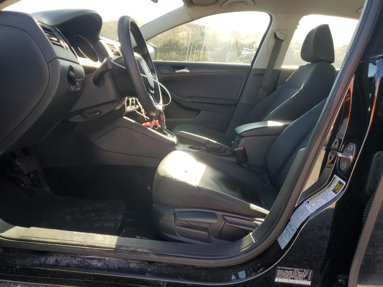 VOLKSWAGEN JETTA BASE