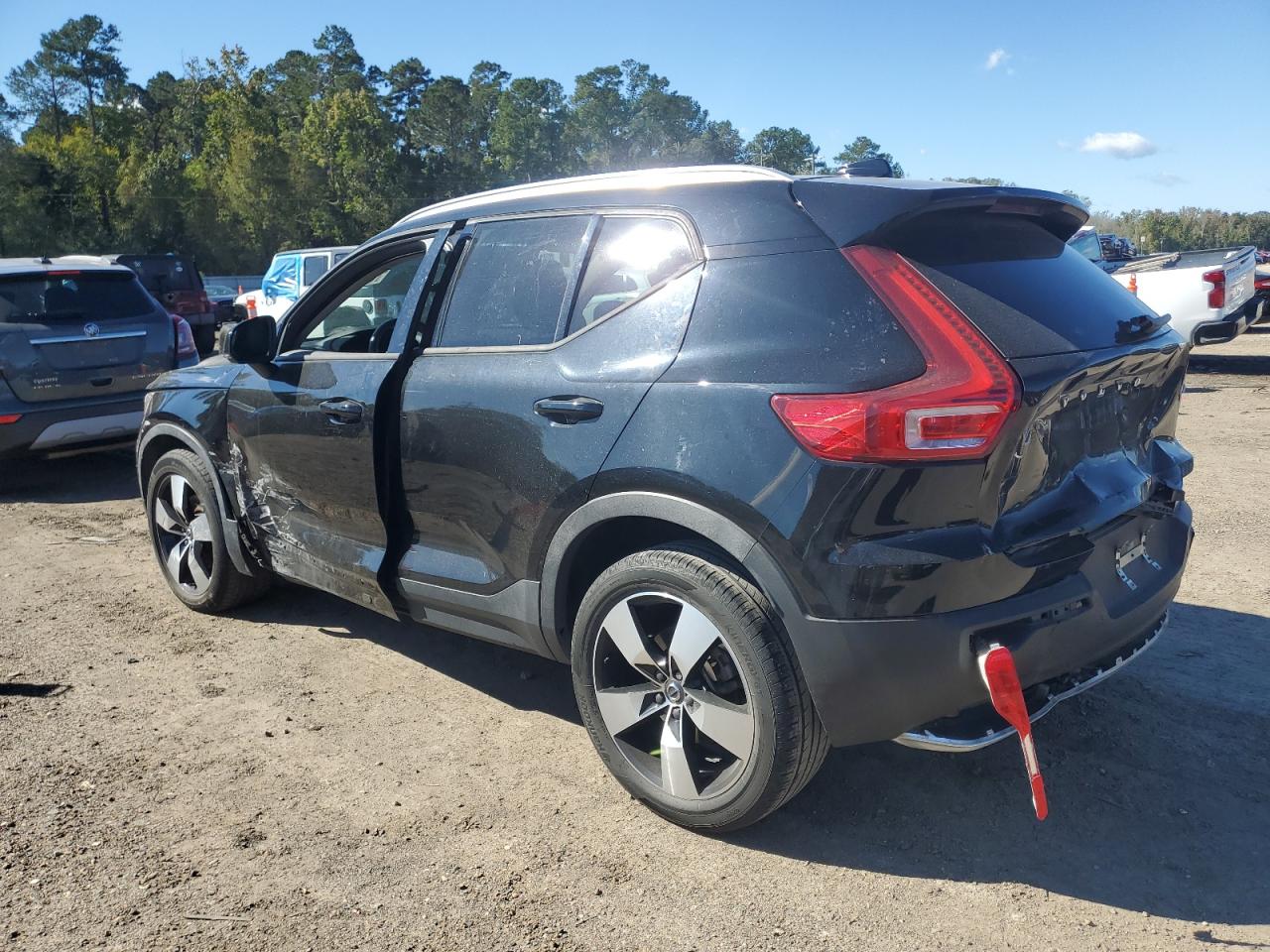 VOLVO XC40 T4 MOMENTUM