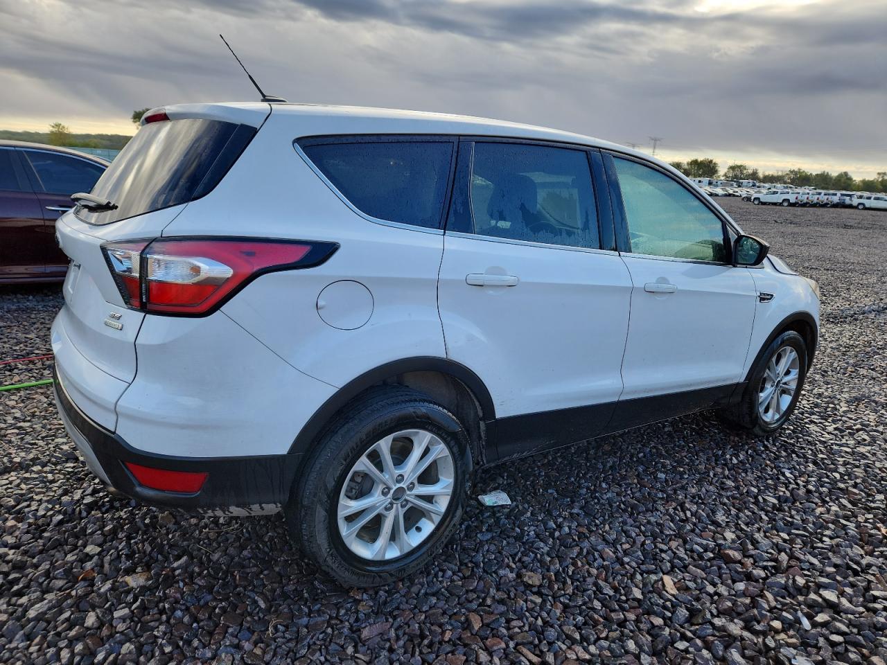 FORD ESCAPE SE