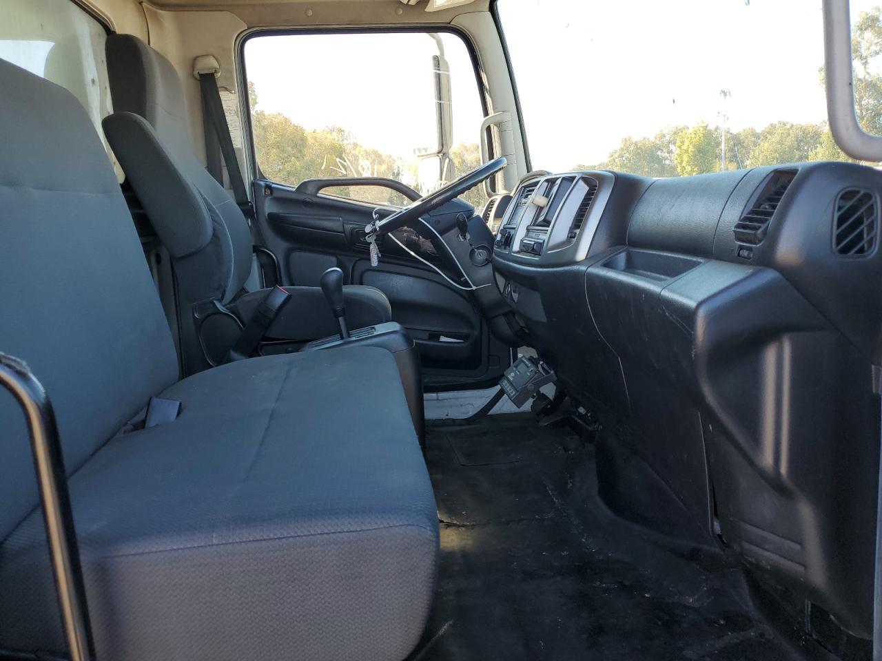 Lot #3287644062 2012 HINO 258/268