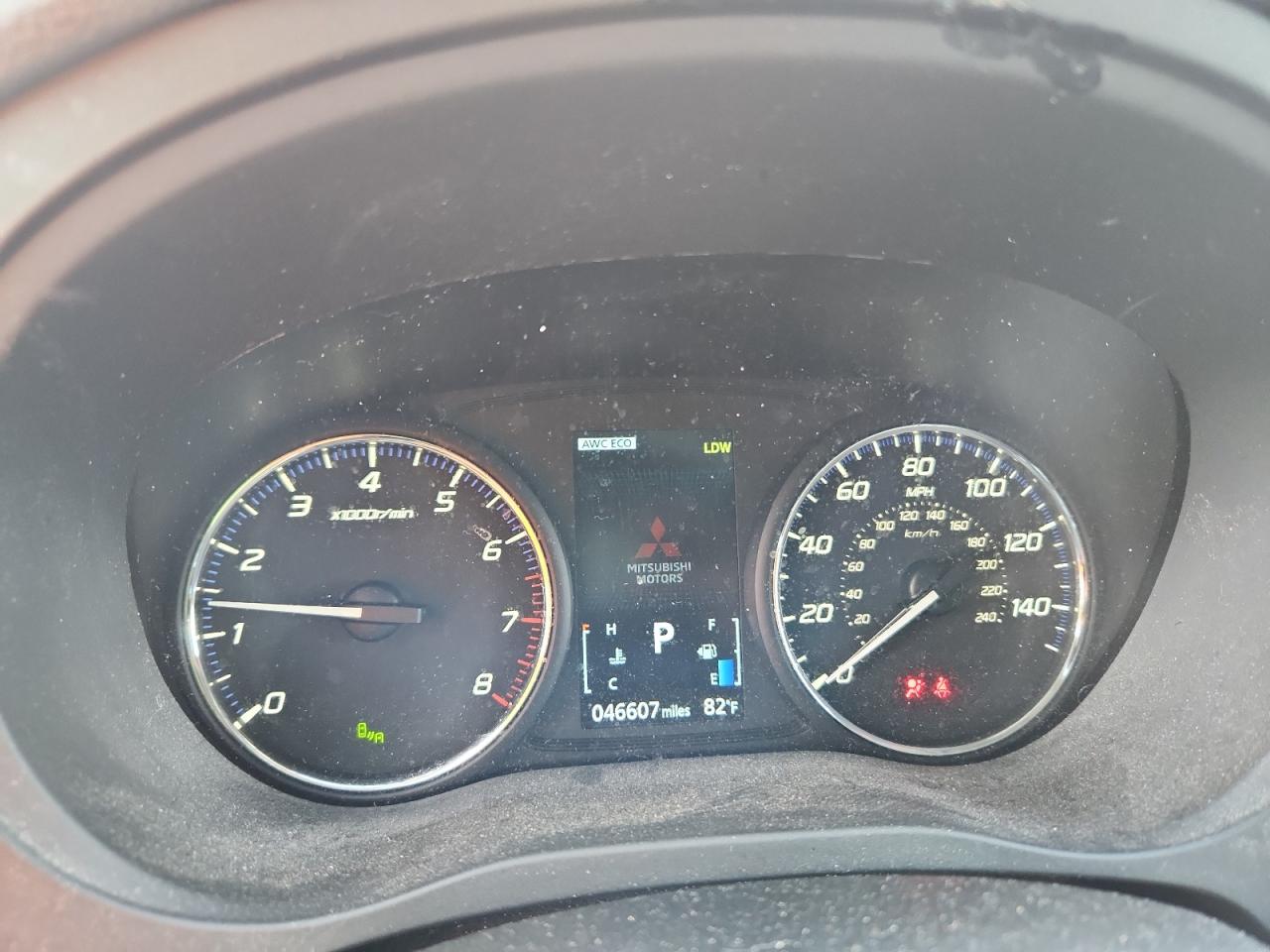 MITSUBISHI OUTLANDER SE