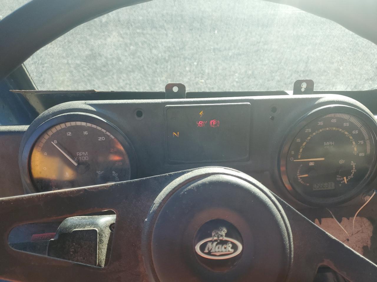 Lot #3297992066 2014 MACK 600 LEU600