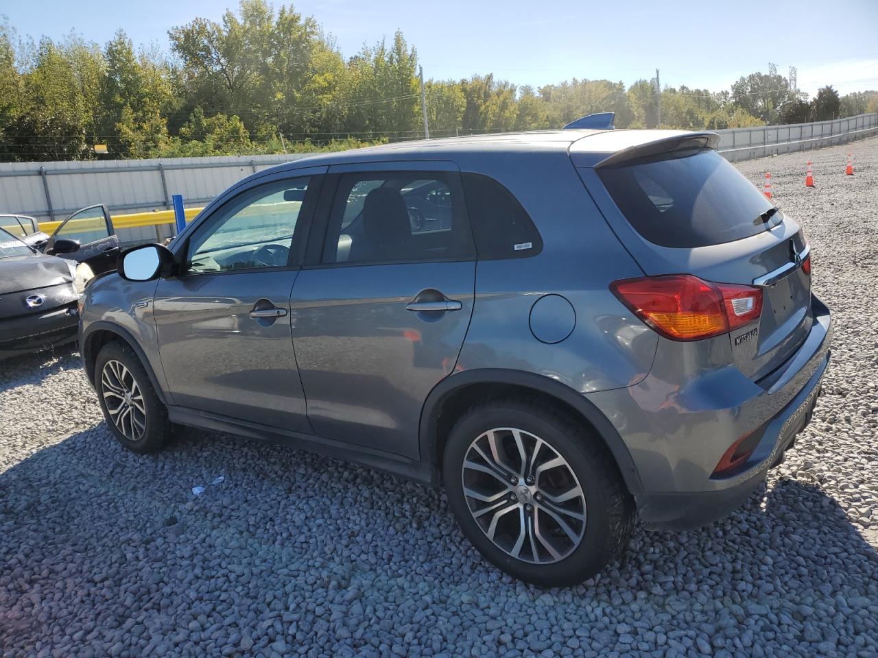 MITSUBISHI OUTLANDER ES