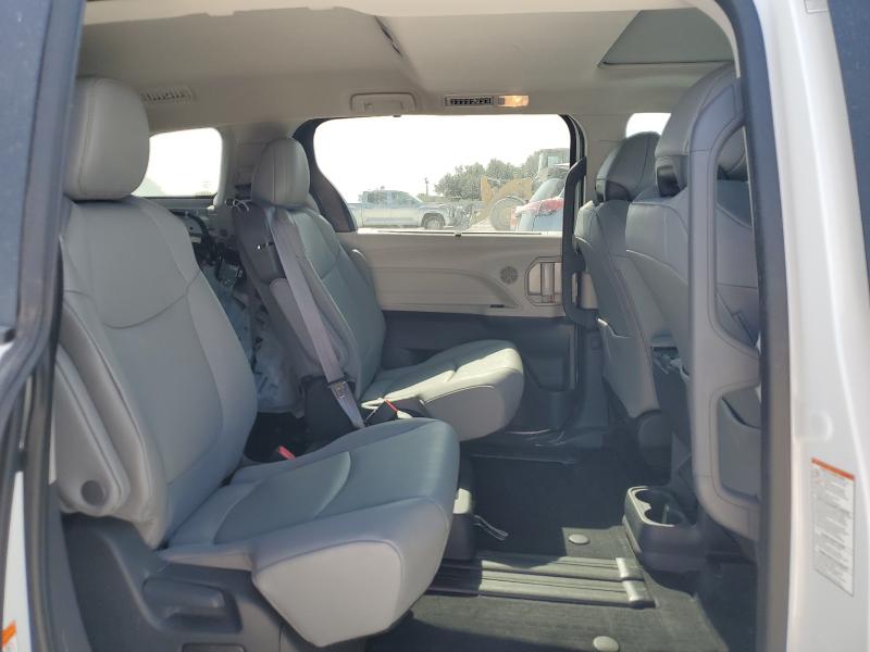 2024 TOYOTA SIENNA XLE - 5TDYRKEC1RS219079