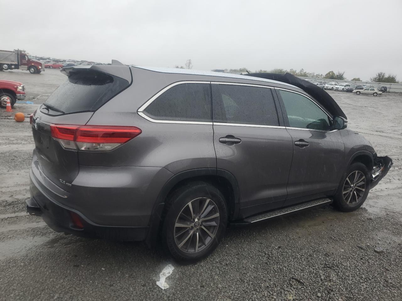 TOYOTA HIGHLANDER SE