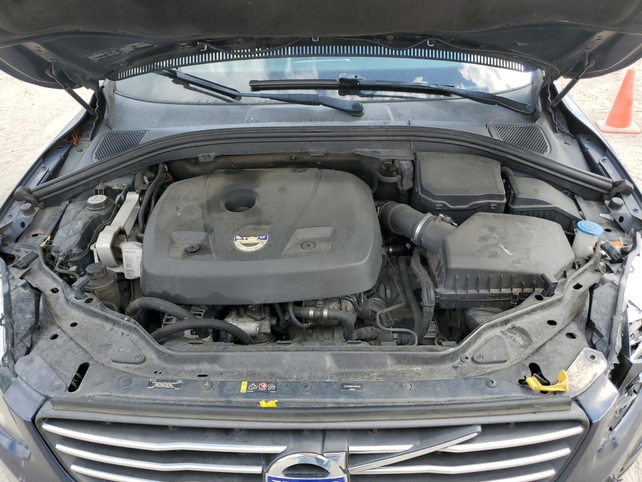 VOLVO XC60 T5 PLATINUM