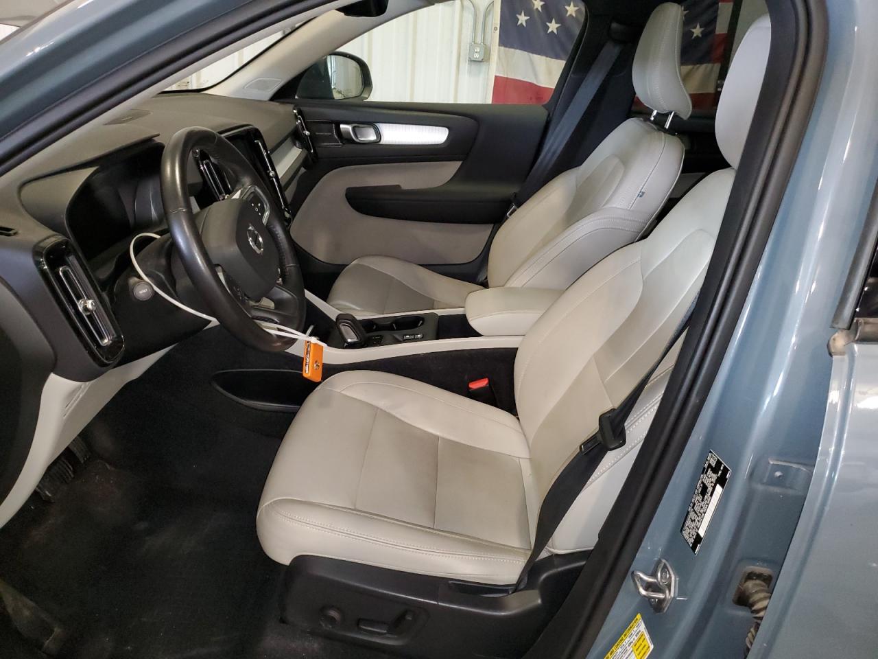 VOLVO XC40 T5 MOMENTUM