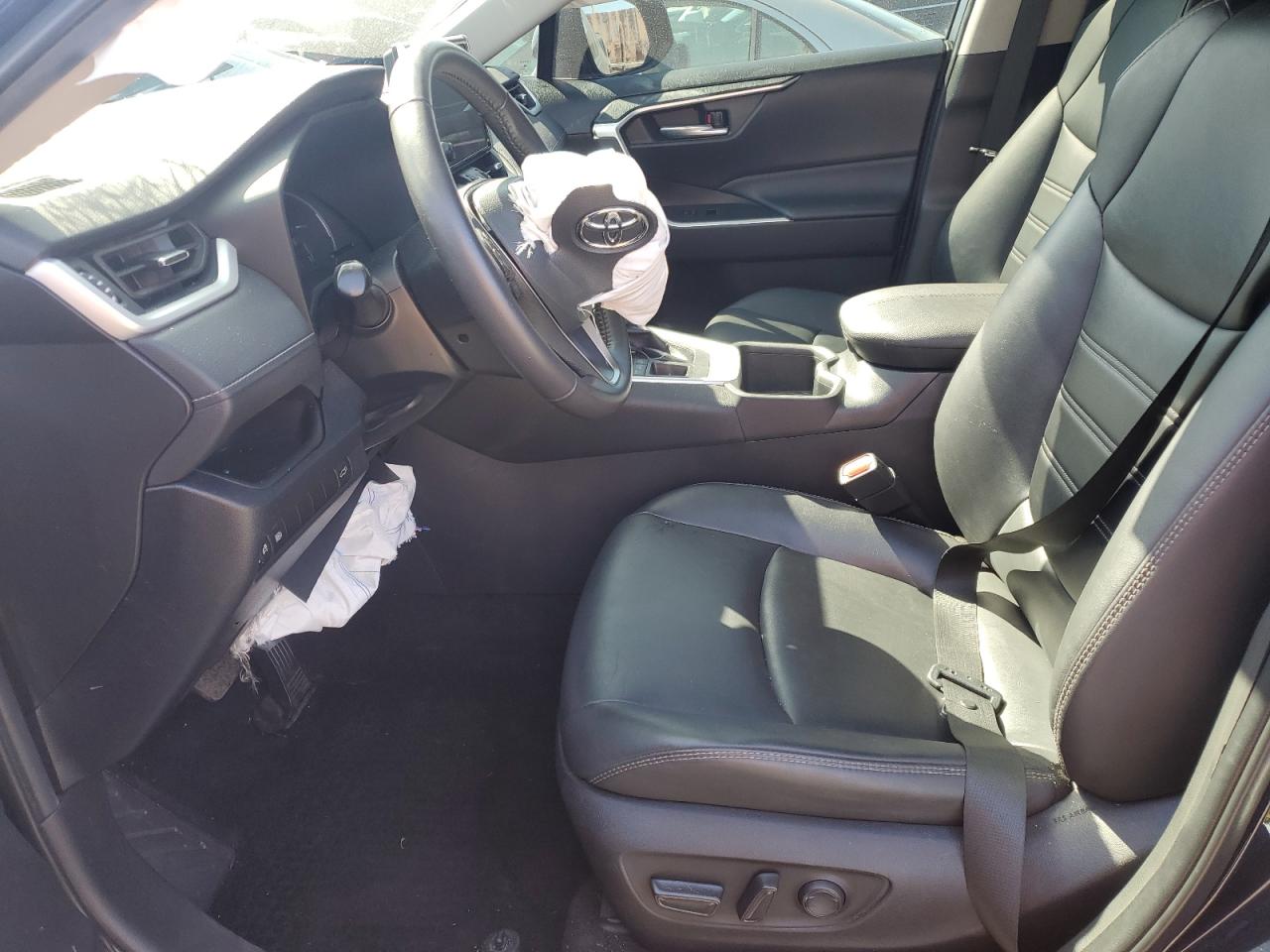 TOYOTA RAV4 XLE PREMIUM