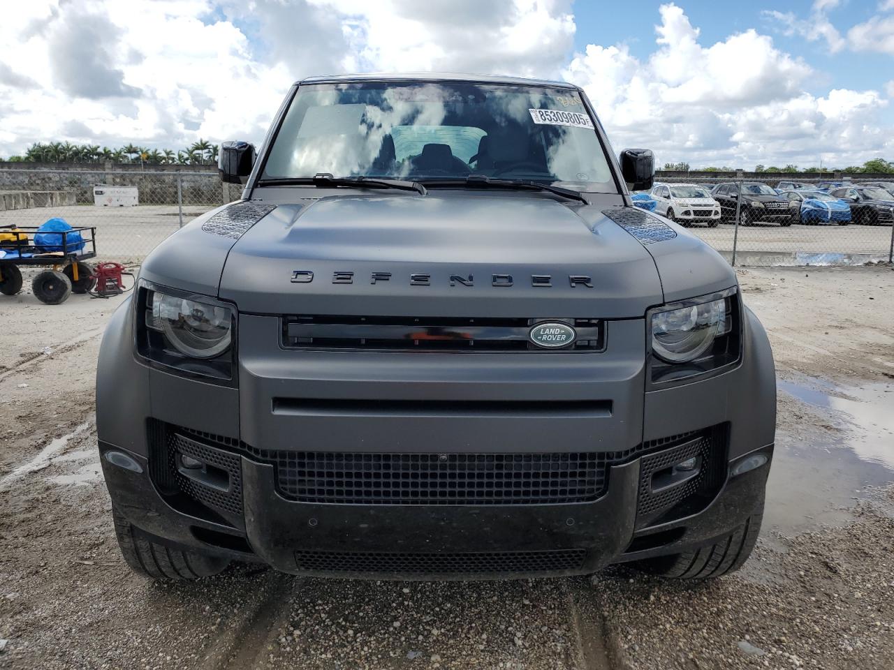 LAND ROVER DEFENDER 110 X-DYNAMIC SE