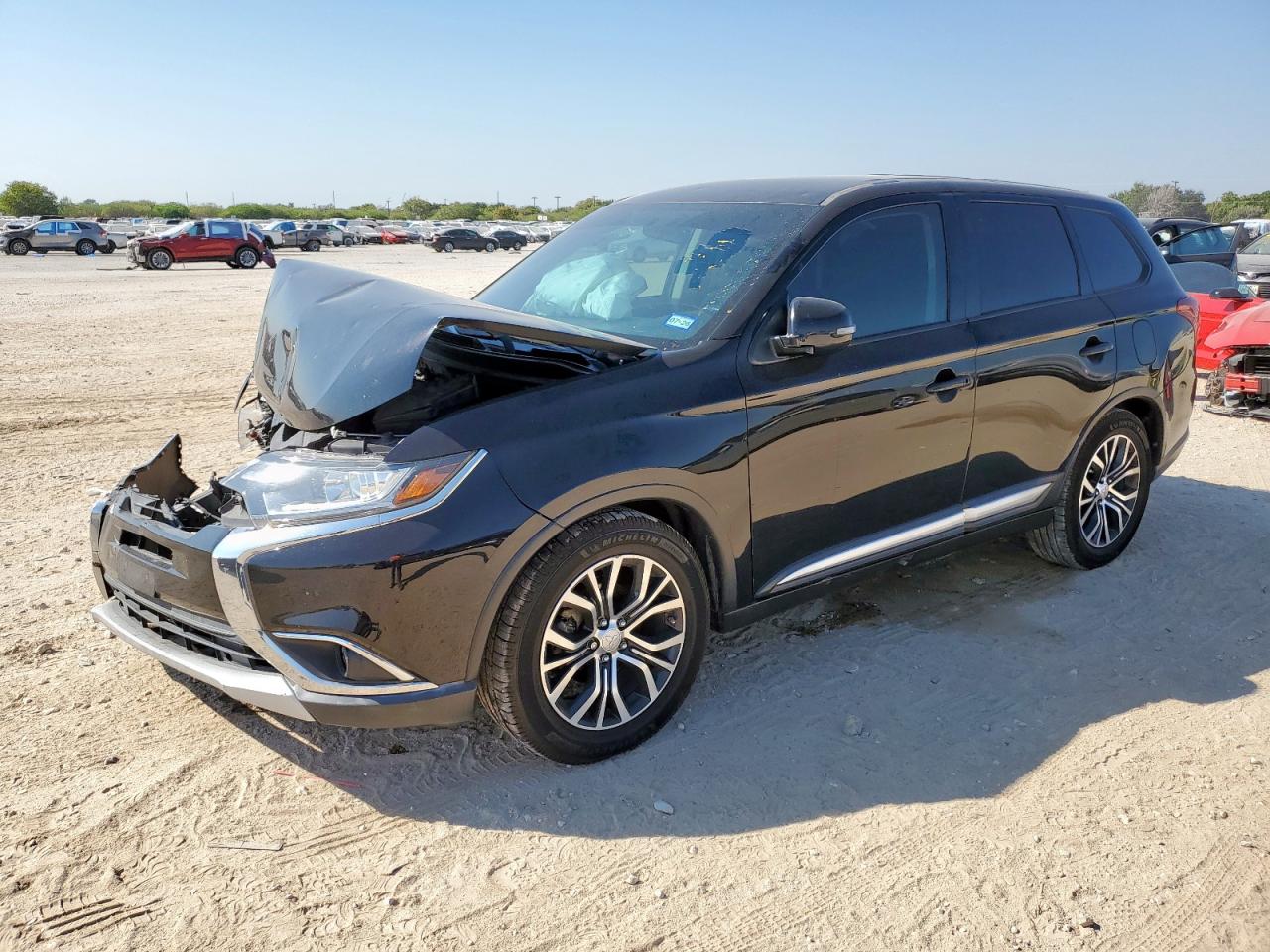 MITSUBISHI OUTLANDER SE