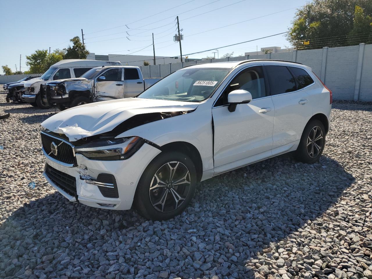 VOLVO XC60 B5 MOMENTUM