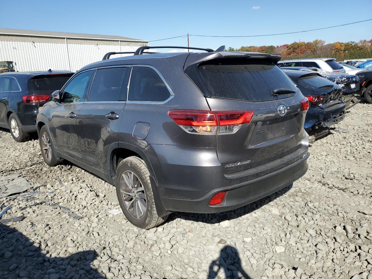 Lot #3310396957 2019 TOYOTA HIGHLANDER