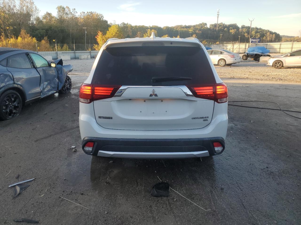 MITSUBISHI OUTLANDER SE