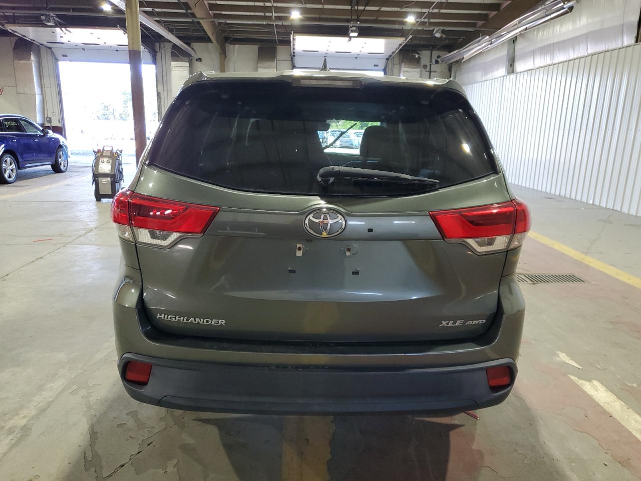 TOYOTA HIGHLANDER SE