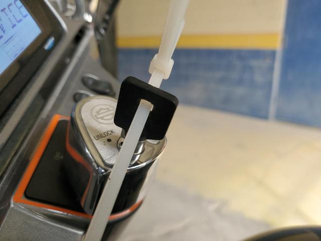 2010 HARLEY-DAVIDSON FLHX #3276380670