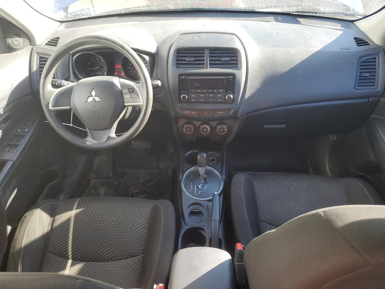 MITSUBISHI OUTLANDER SE