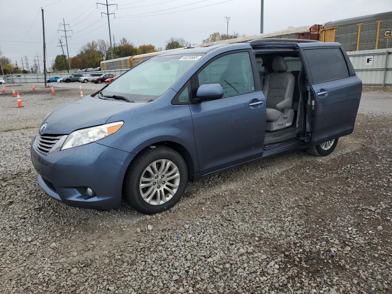 TOYOTA SIENNA XLE