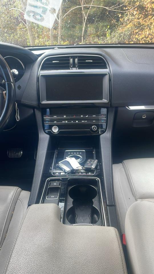 JAGUAR F-PACE PRESTIGE