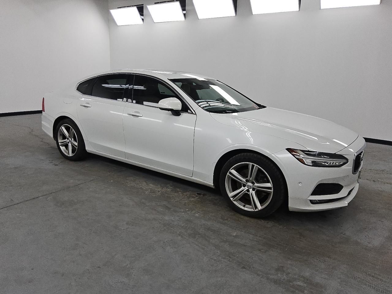 VOLVO S90 T5 MOMENTUM
