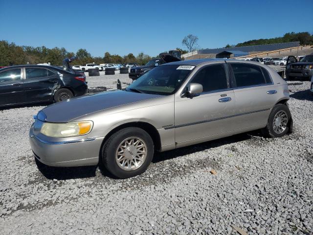 Global Auto Auctions: 2002 LINCOLN TOWN CAR S