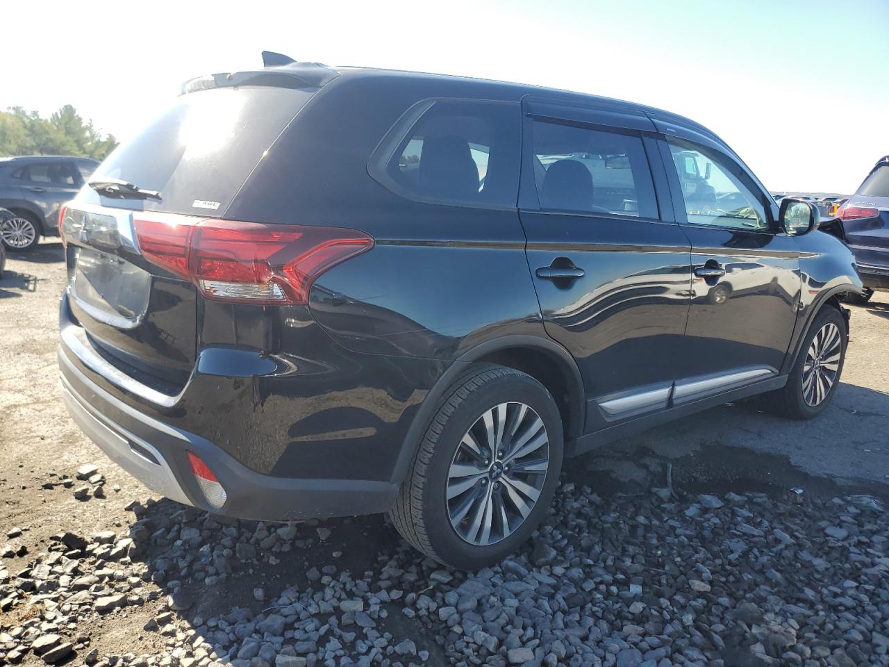 MITSUBISHI OUTLANDER SE