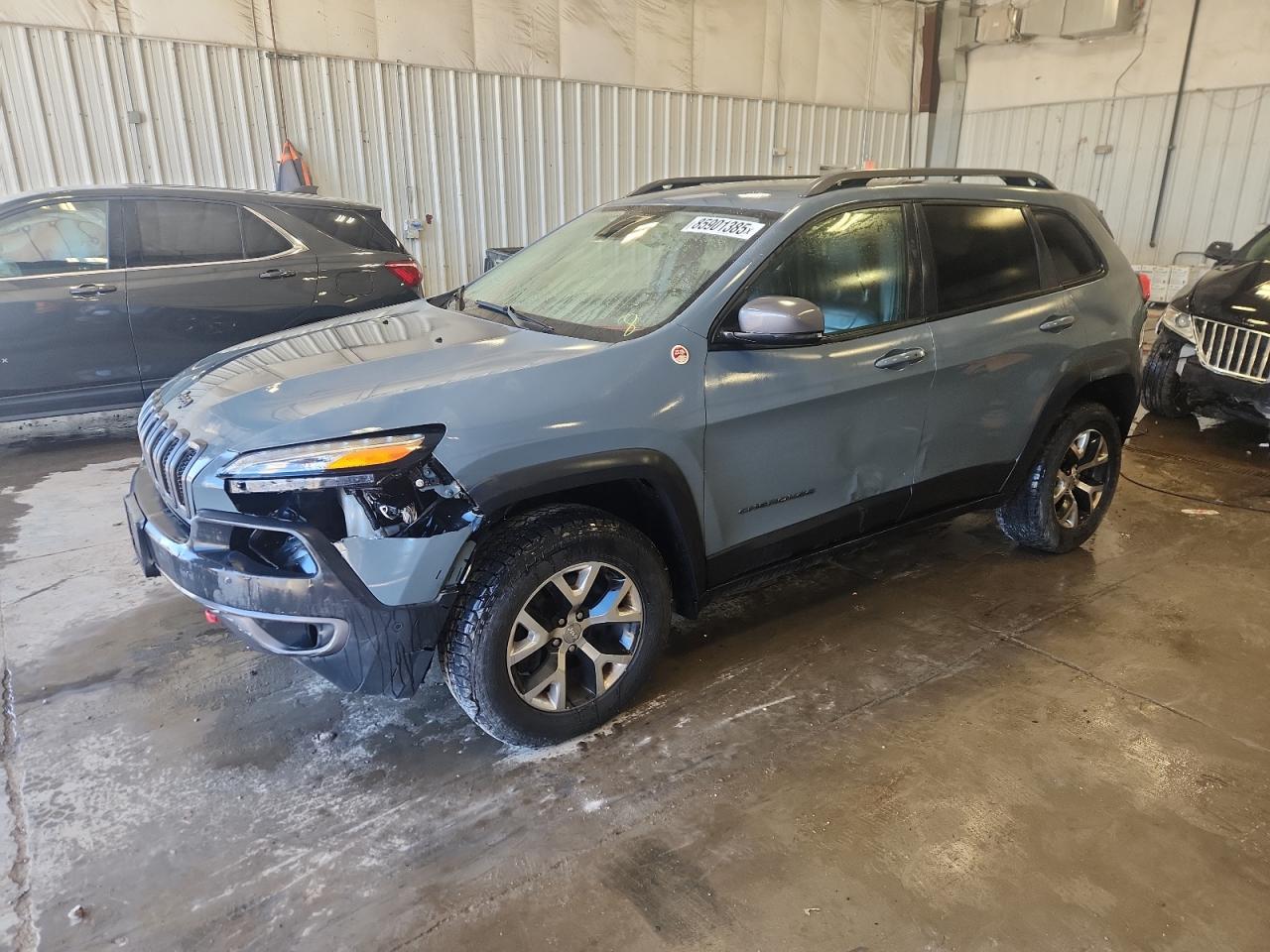  Salvage Jeep Cherokee