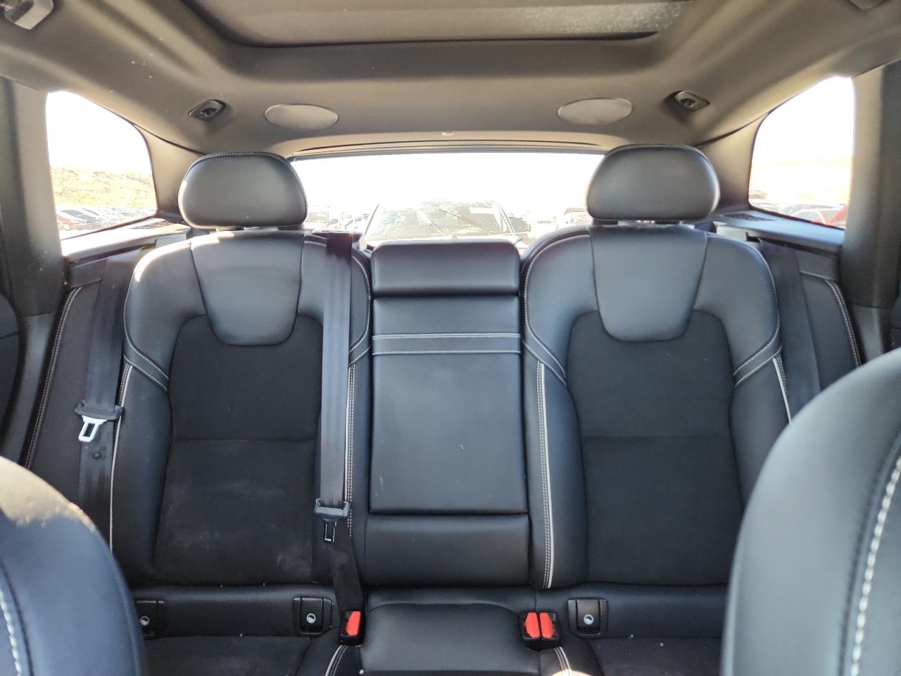 VOLVO XC60 T5 R-DESIGN