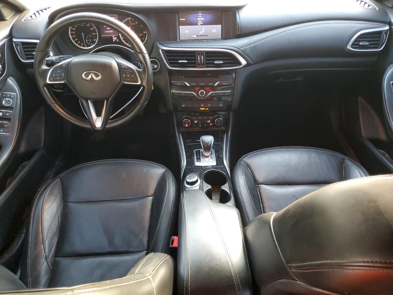INFINITI QX30 BASE