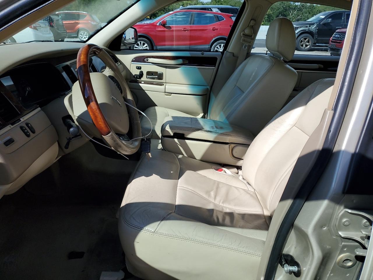 LINCOLN TOWN CAR SIGNATURE LIMITED