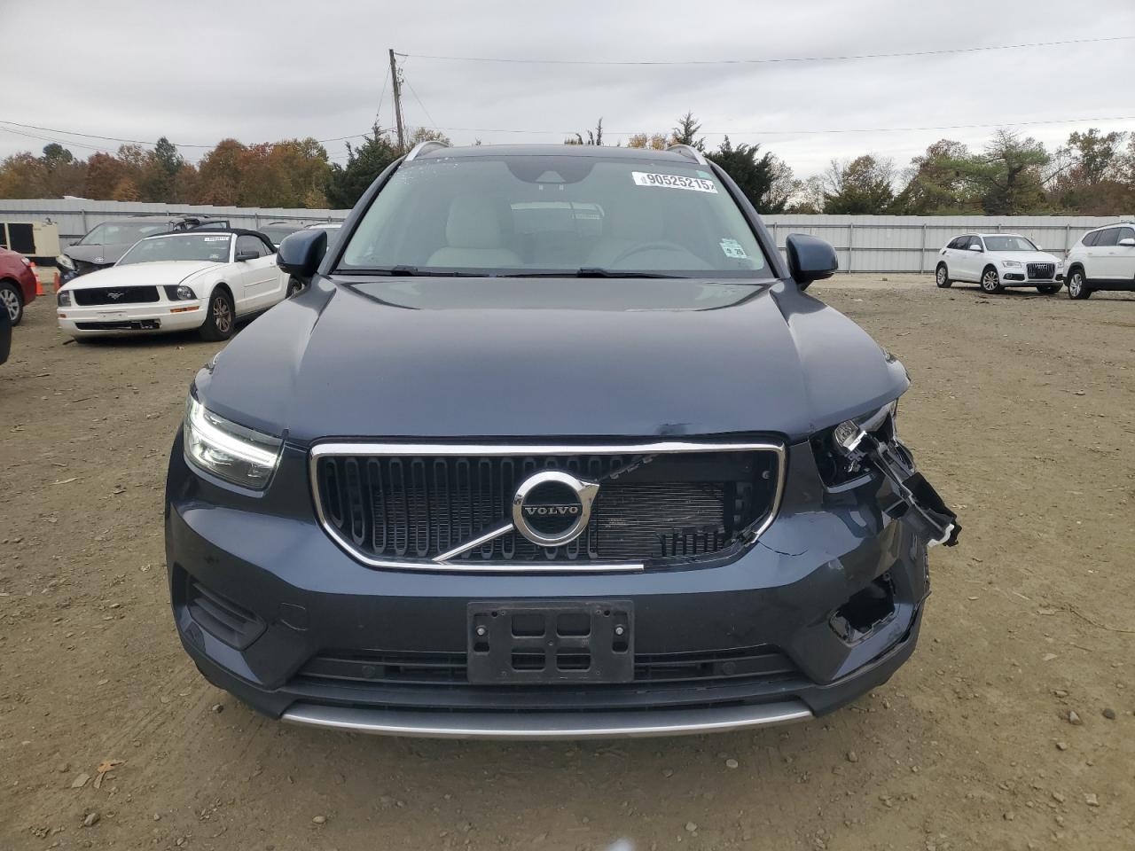 VOLVO XC40 T5 MOMENTUM