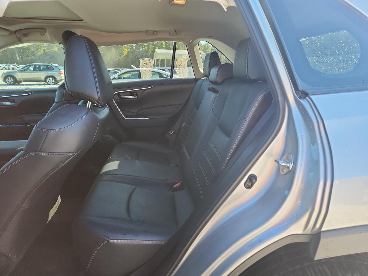 TOYOTA RAV4 XLE PREMIUM